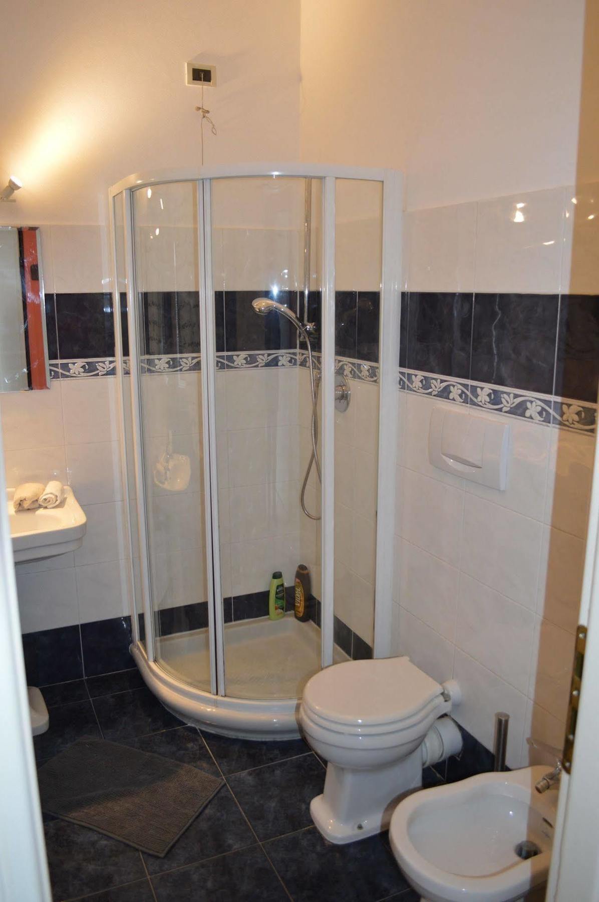 Au Petit Bonheur Apartamento Génova Exterior foto